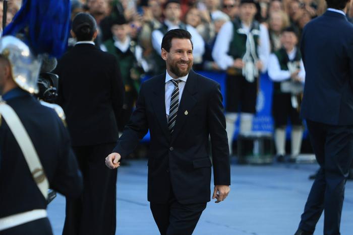 Lionel Messi wint als eerste voetballer in de geschiedenis de Sportprijs van de Prinses van Asturië